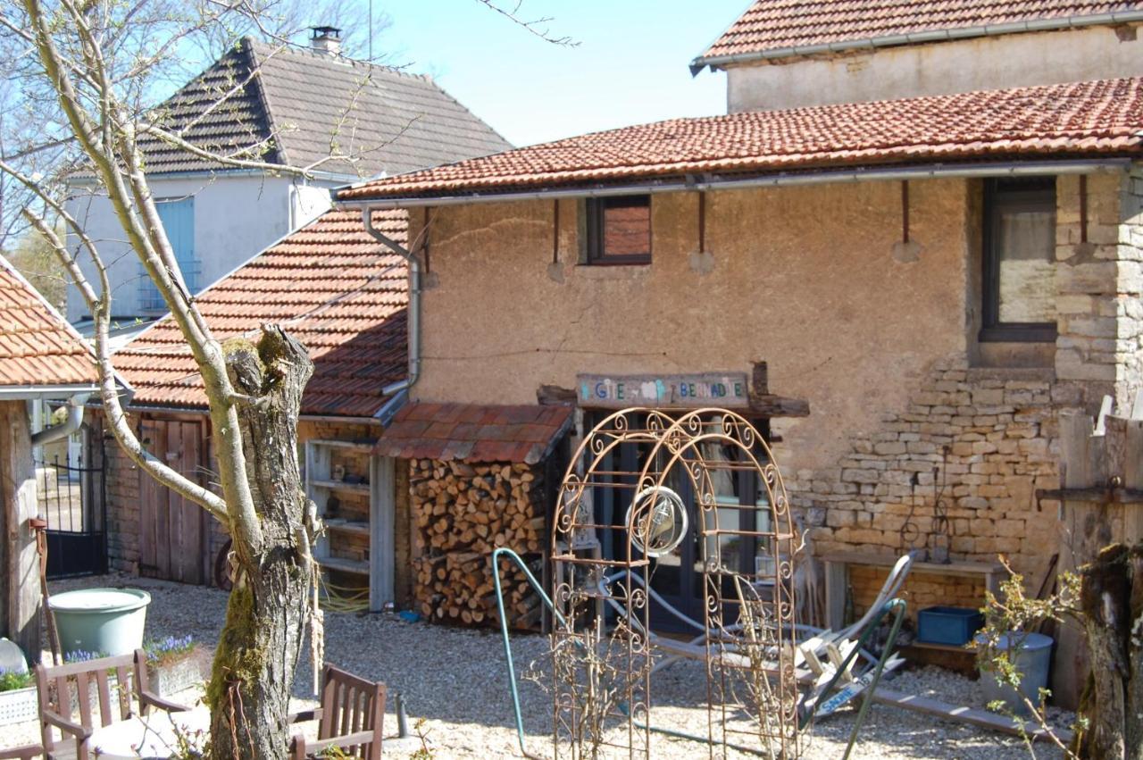 Chambre D'Hotes Juste-Confortable Fleurey-les-Lavoncourt Luaran gambar