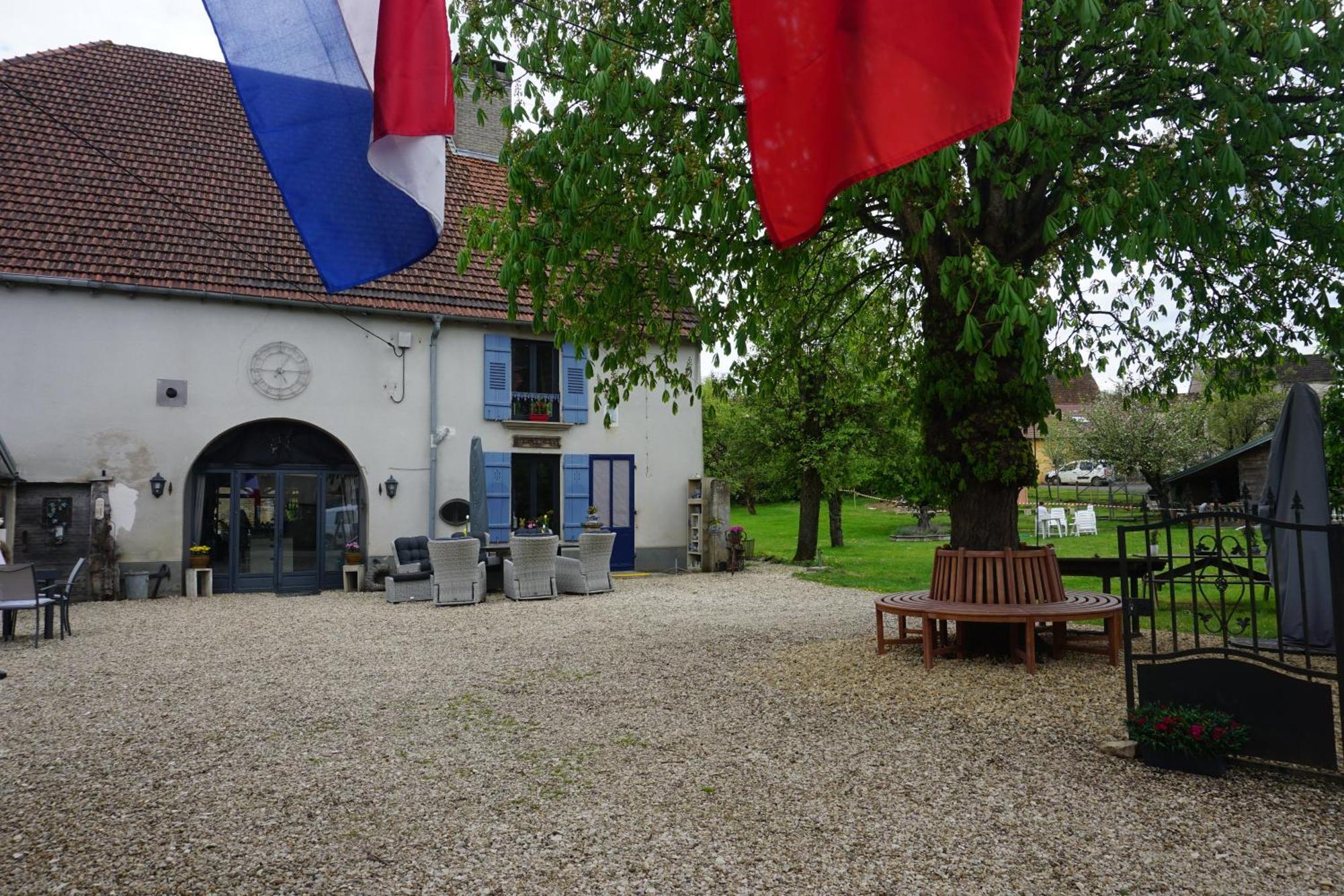Chambre D'Hotes Juste-Confortable Fleurey-les-Lavoncourt Luaran gambar