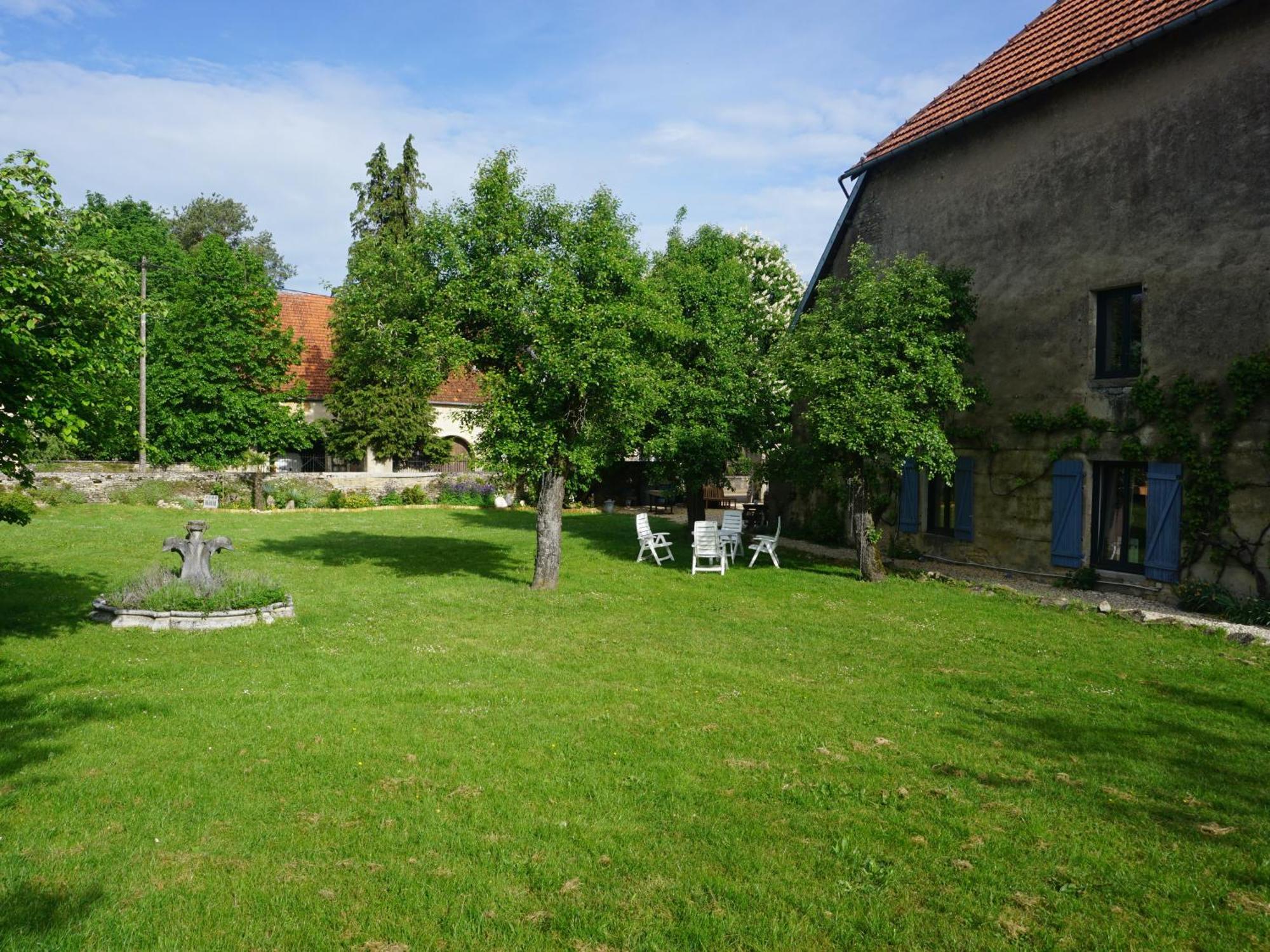 Chambre D'Hotes Juste-Confortable Fleurey-les-Lavoncourt Luaran gambar
