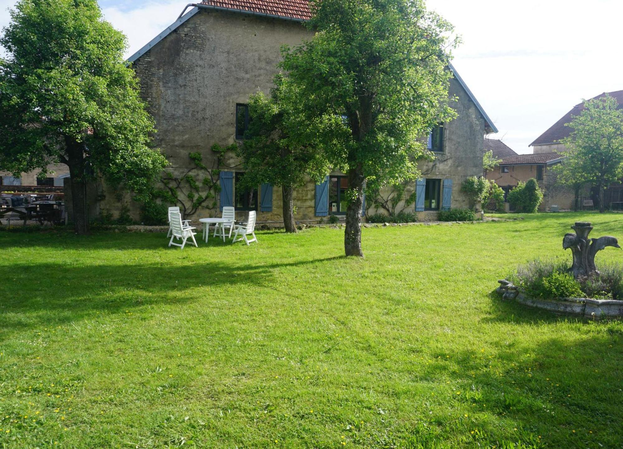 Chambre D'Hotes Juste-Confortable Fleurey-les-Lavoncourt Luaran gambar